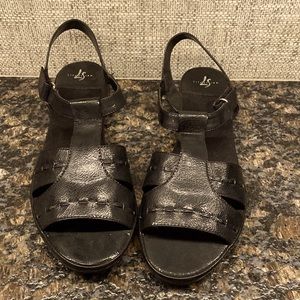 Life Stride black T-strap sandals with hook and loop closure. Size 8 medium